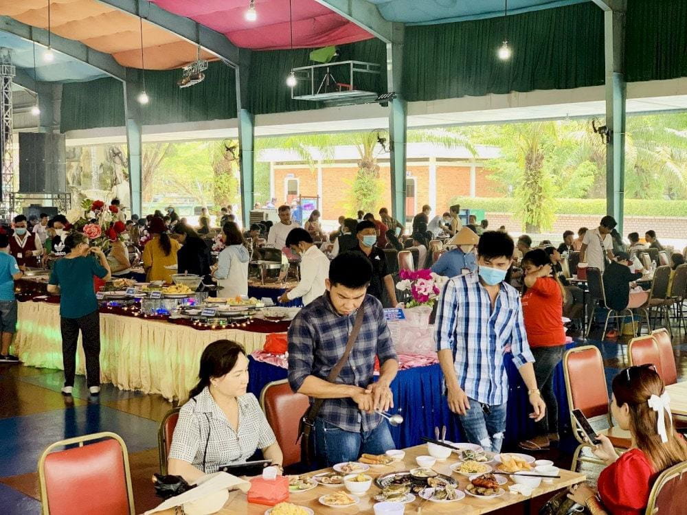 Khu ẩm thực buffet cuối tuần (Nguồn: longdienson.vn)